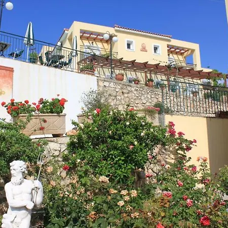 Maria's Garden Apartment *
