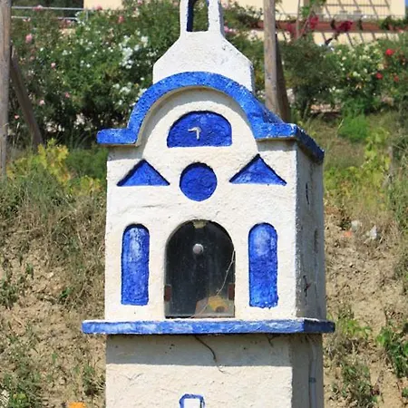 Maria's Garden Apartment